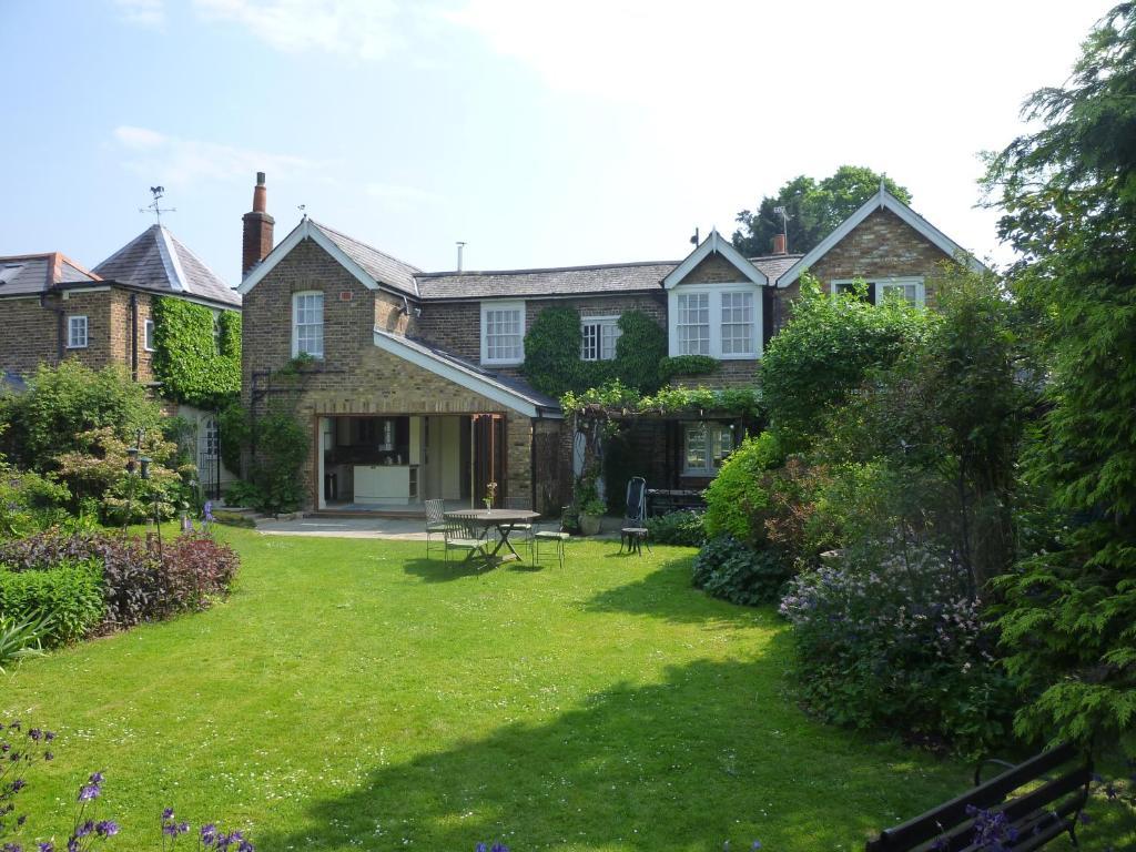 Manor Cottage Bed And Breakfast Windsor Exterior foto